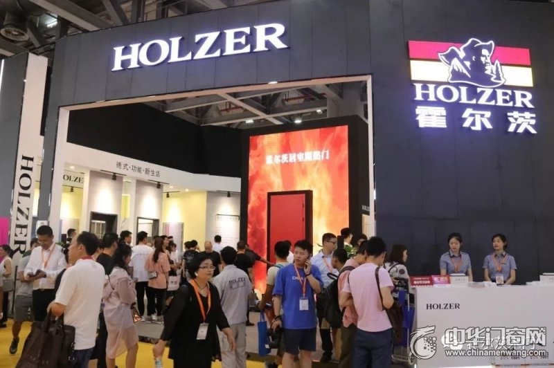廣州建博會 龍寶看新品| 霍爾茨居室阻燃門 讓生活更安全！